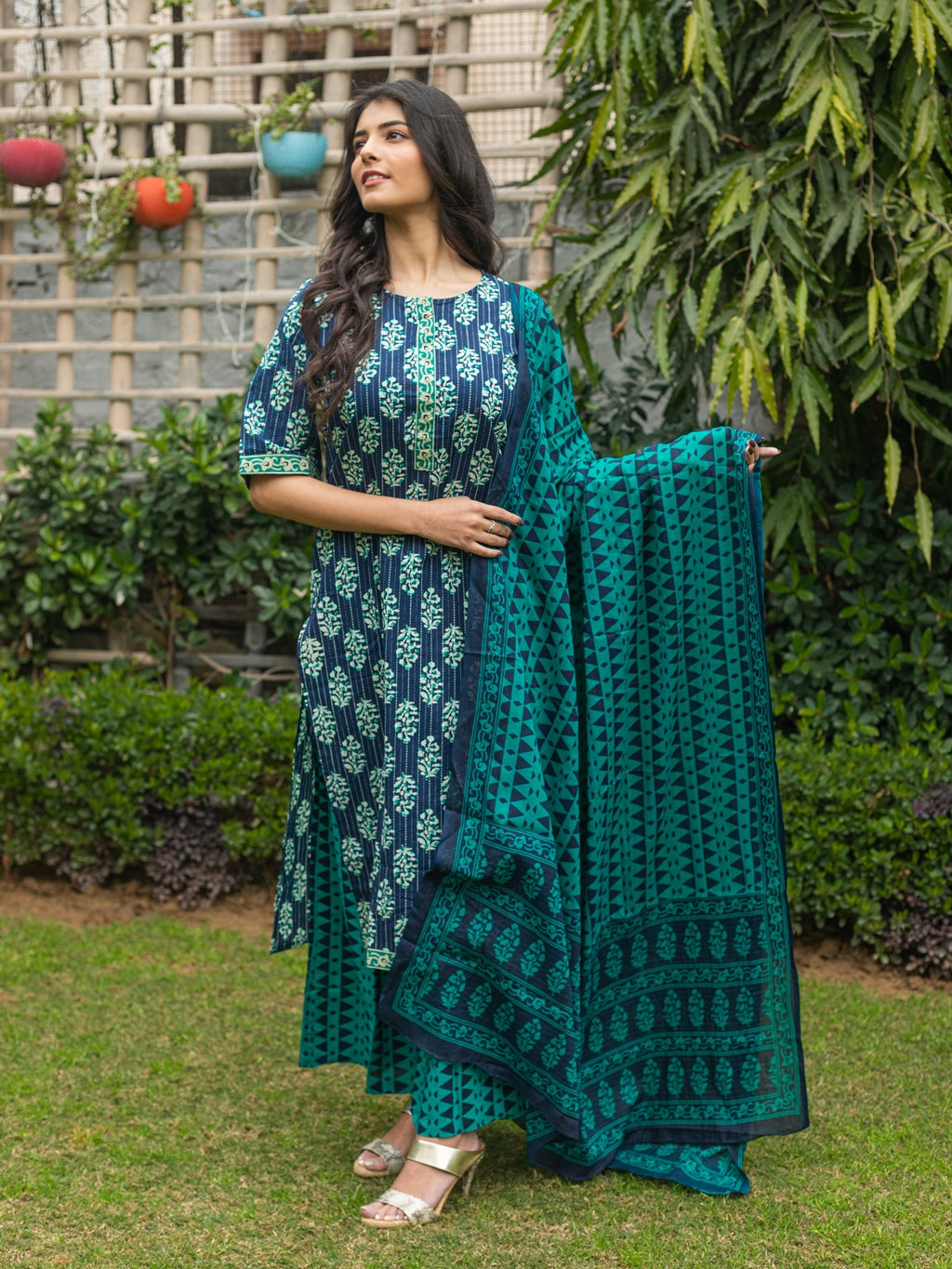 Women's Cotton Cambric Floral Printed Straight Kurta Palazzo & Dupatta Set (Blue & Turquoise) (196VDKPZD3768TRQ)