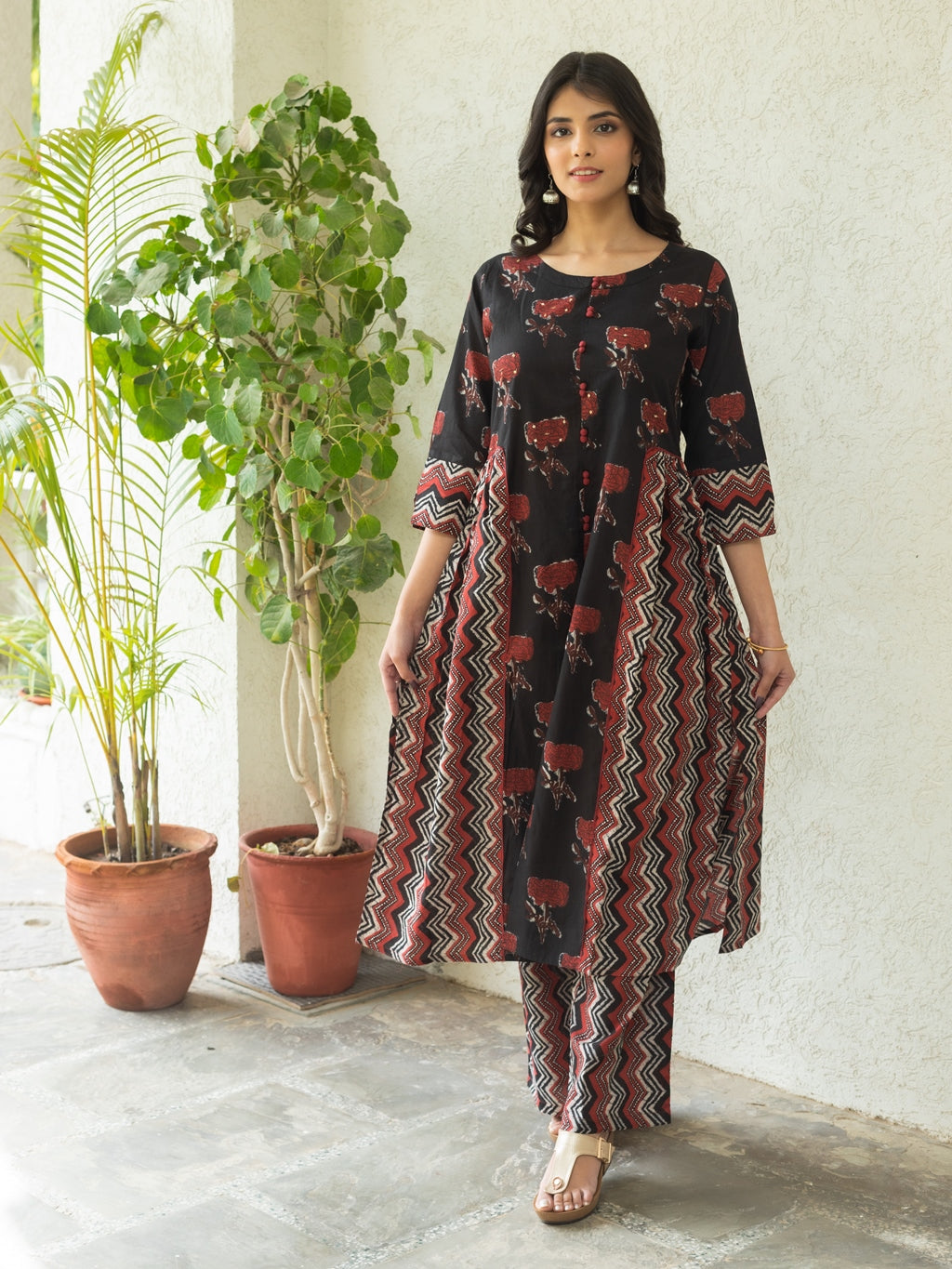 Women's Cotton Cambric Buti Printed Straight Kurta & Palazzo Set (Black & Red) (204VDKP3861BLK)