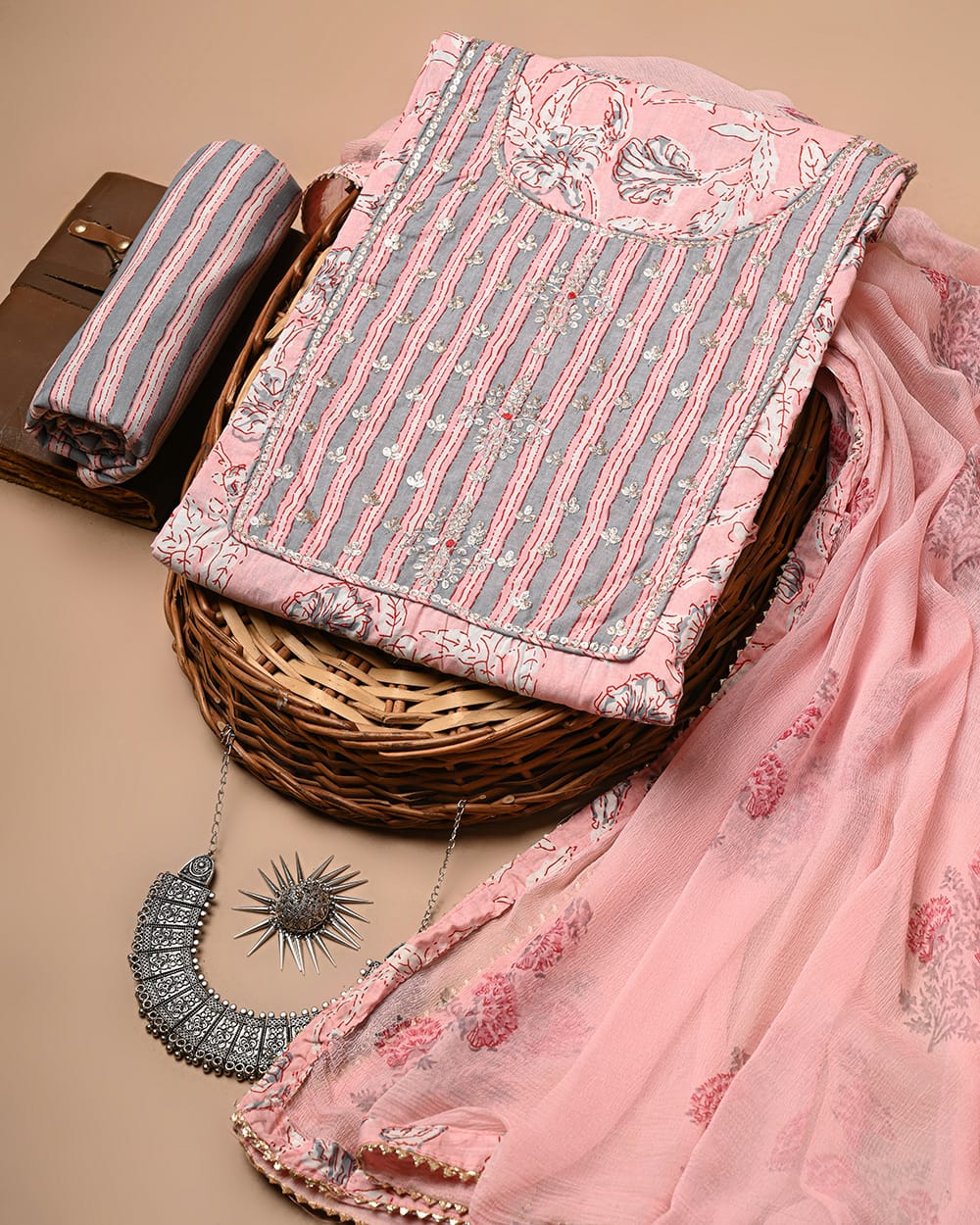 Blush Pink Unstitched Cotton Suit Set With Chiffon Dupatta (RBSPCLNVCTCF1)